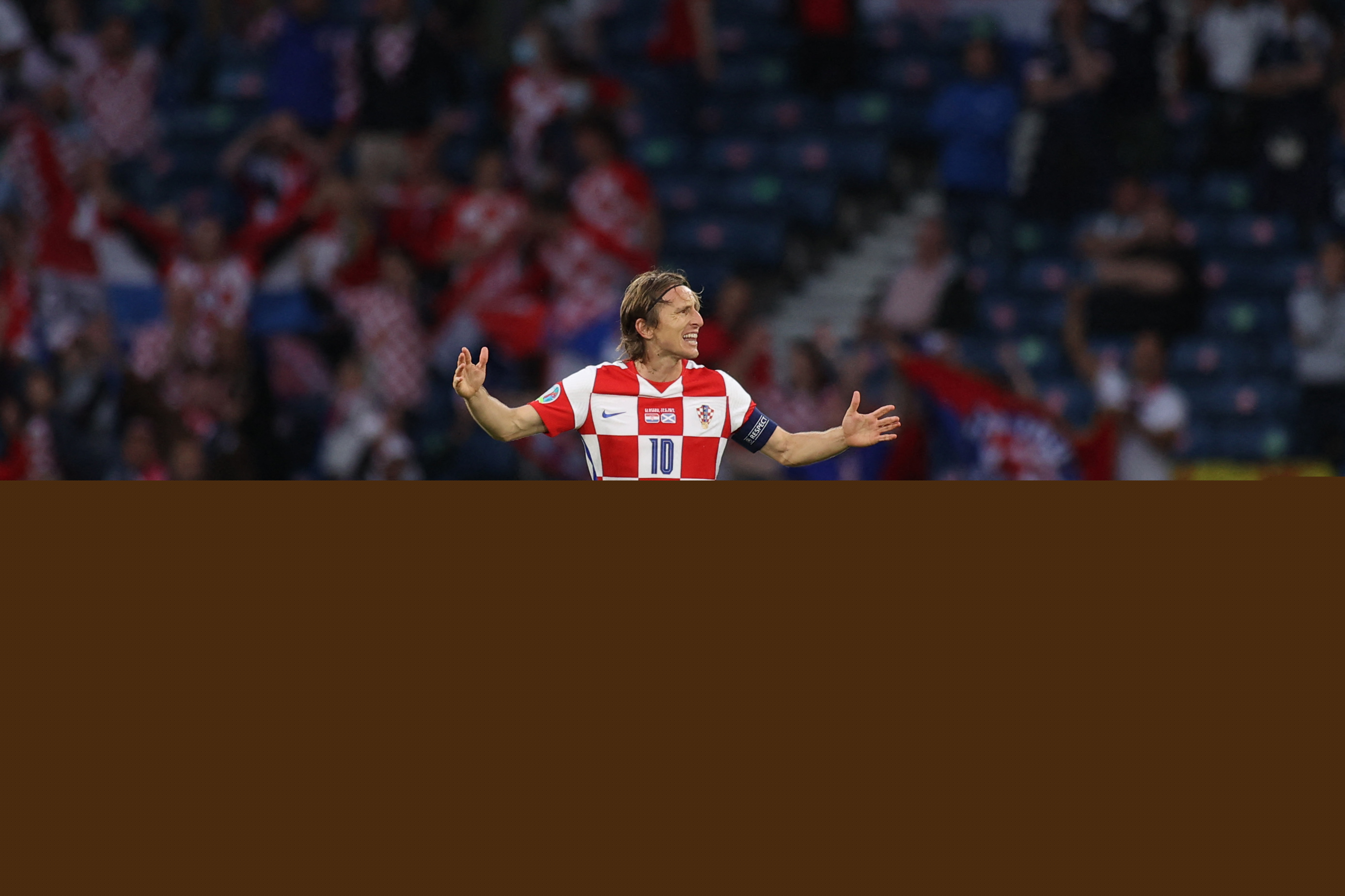 中超：山东泰山客场2-0击败广州队